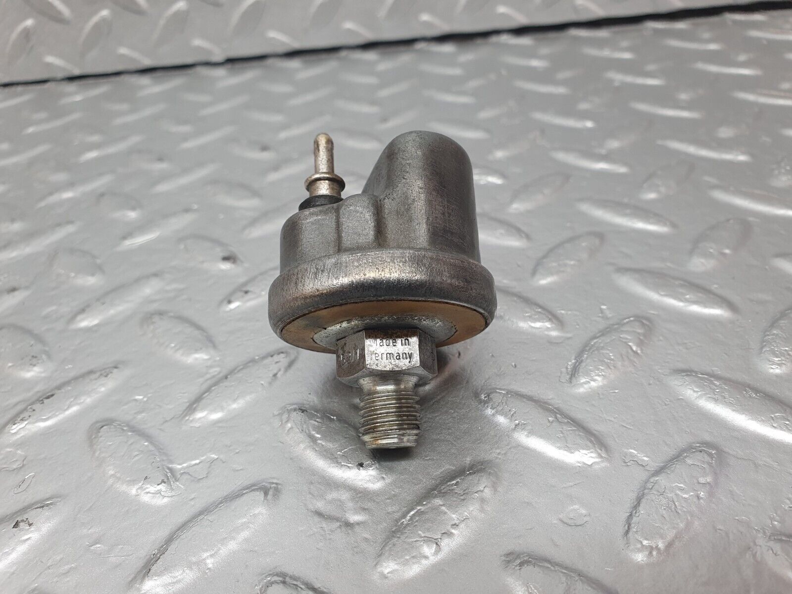 42907 Mercedes-Benz W201 190 2.0L Oil Pressure Sensor 0065429417