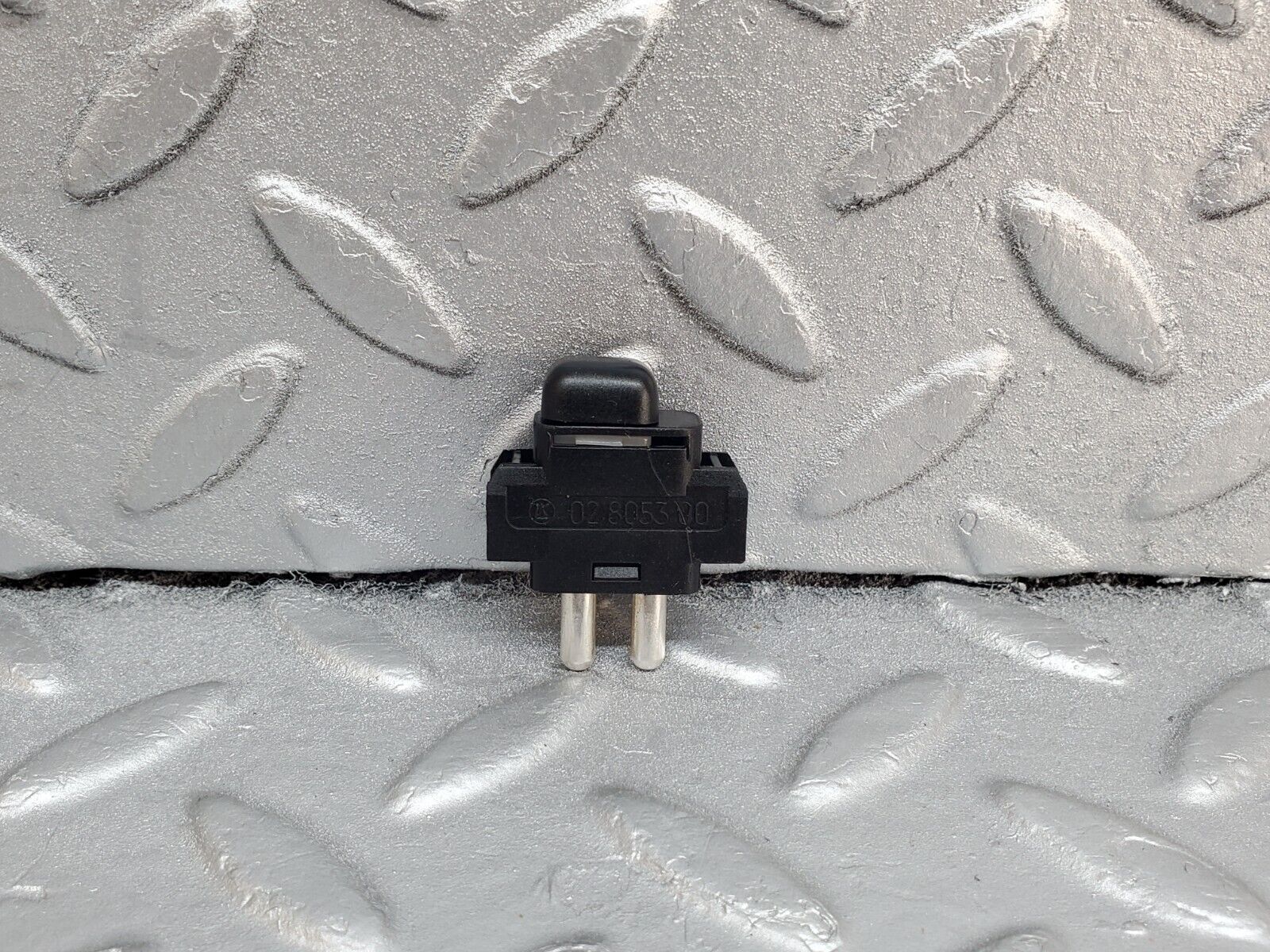 44671 Mercedes-Benz W124 220E Child Lock Control Switch 1248204910