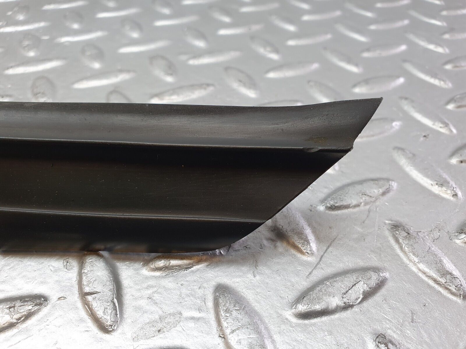 41714 Mercedes-Benz W124 200E Rear Windscreen Lower Rubber Seal