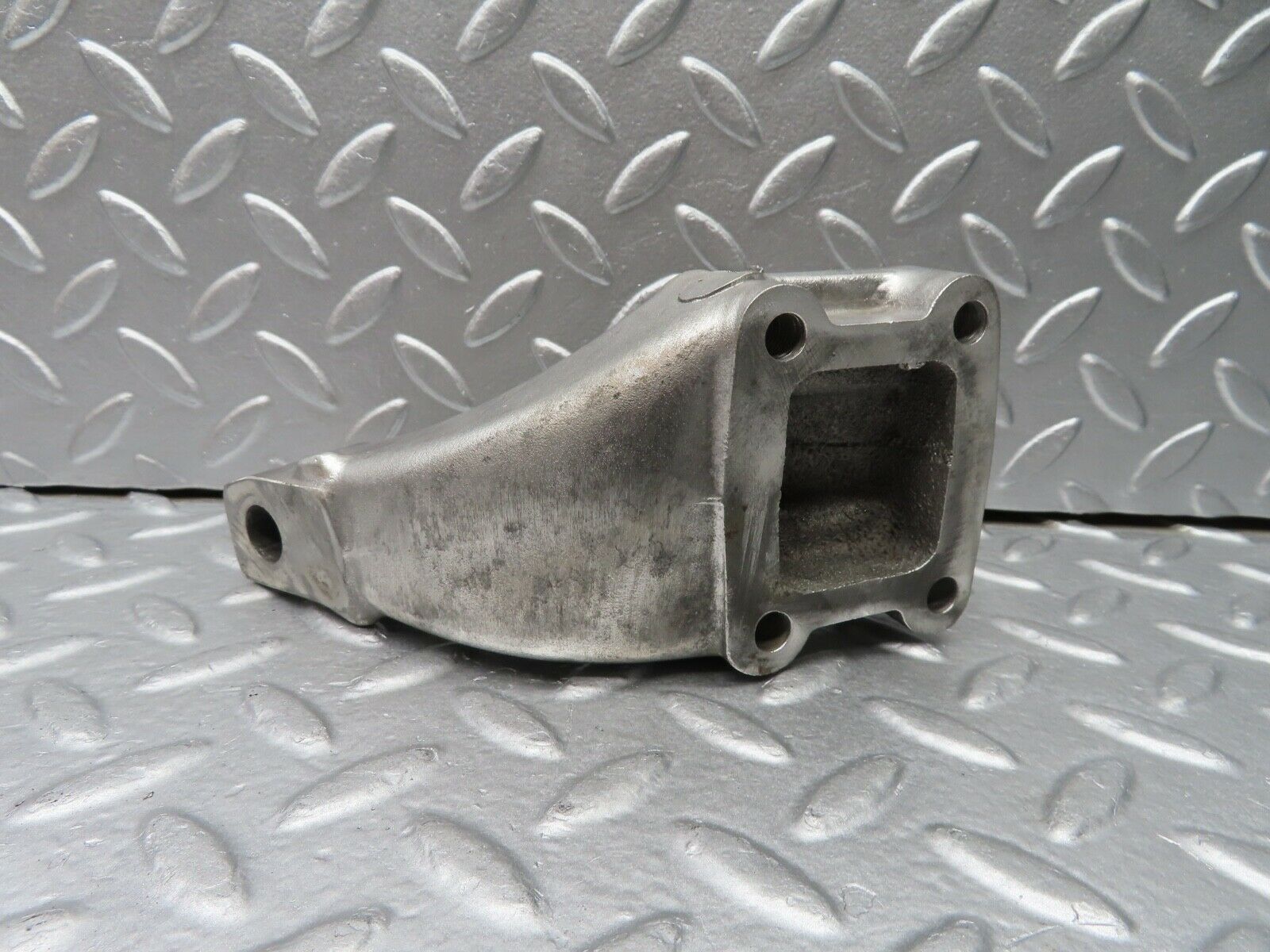 20632 Mercedes-Benz R107 450SL Engine Mount Bracket Right 1162232304