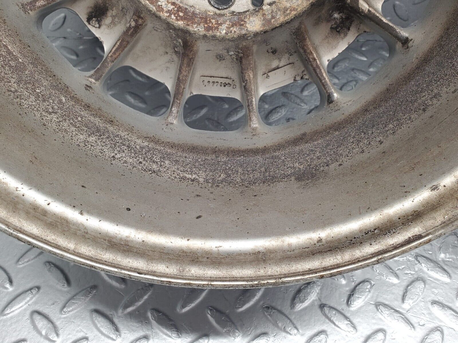 46812 Mercedes-Benz Alloy Wheel Set Mexican Hat 6Jx14H2 ET30 1084000902