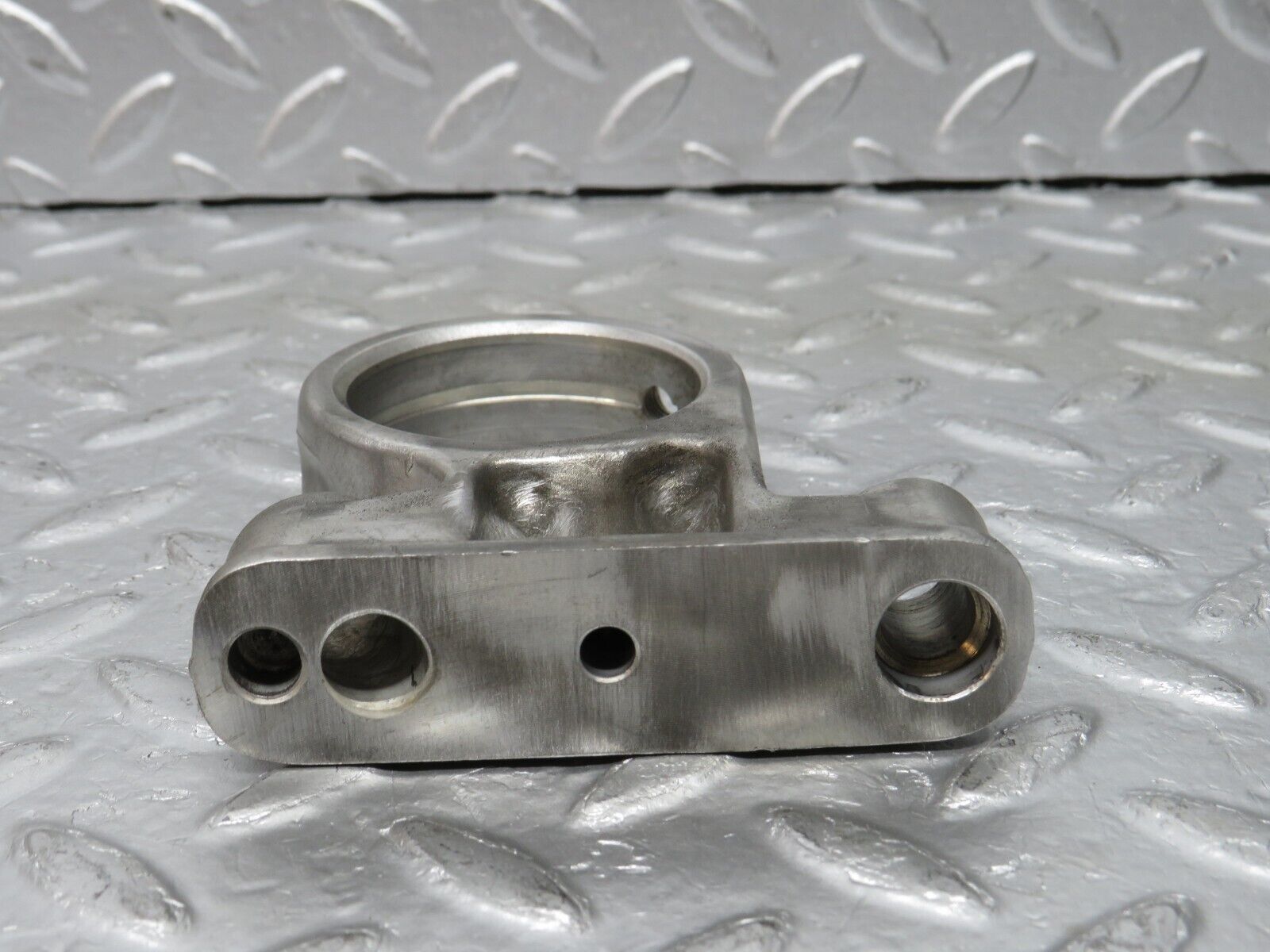 32995 Mercedes-Benz C107 R107 350 V8 Camshaft Tower Bearing 1160512118