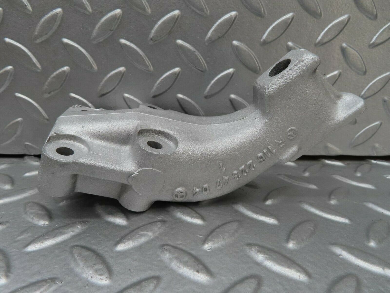 15659 Mercedes-Benz R107 450SL Engine Mount Bracket Right 1162234704