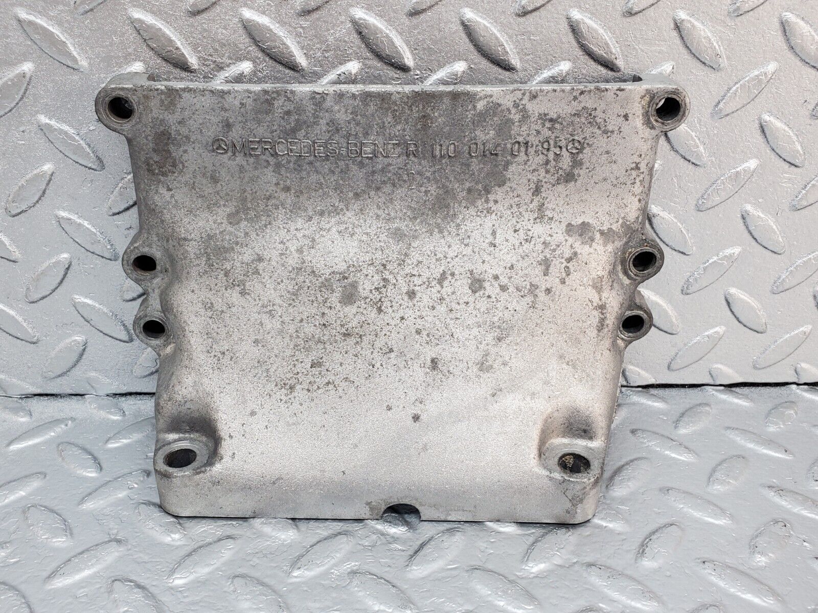 45423 Mercedes-Benz 280E M110.983 Gearbox Support 1100140195