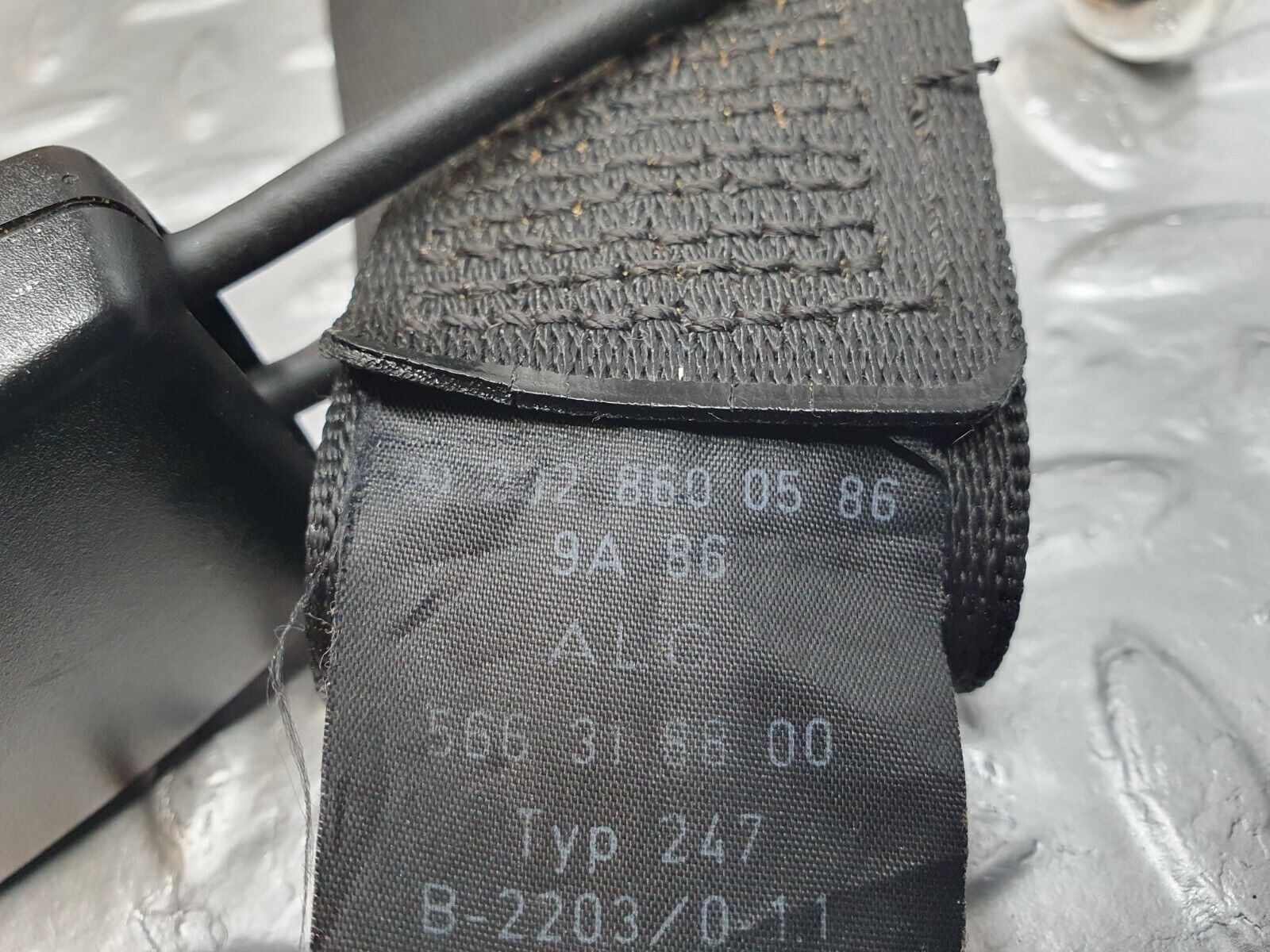 41984 Mercedes-Benz W202 C200 Rear Seat Belt Set With Buckles 2028600586 2028609269