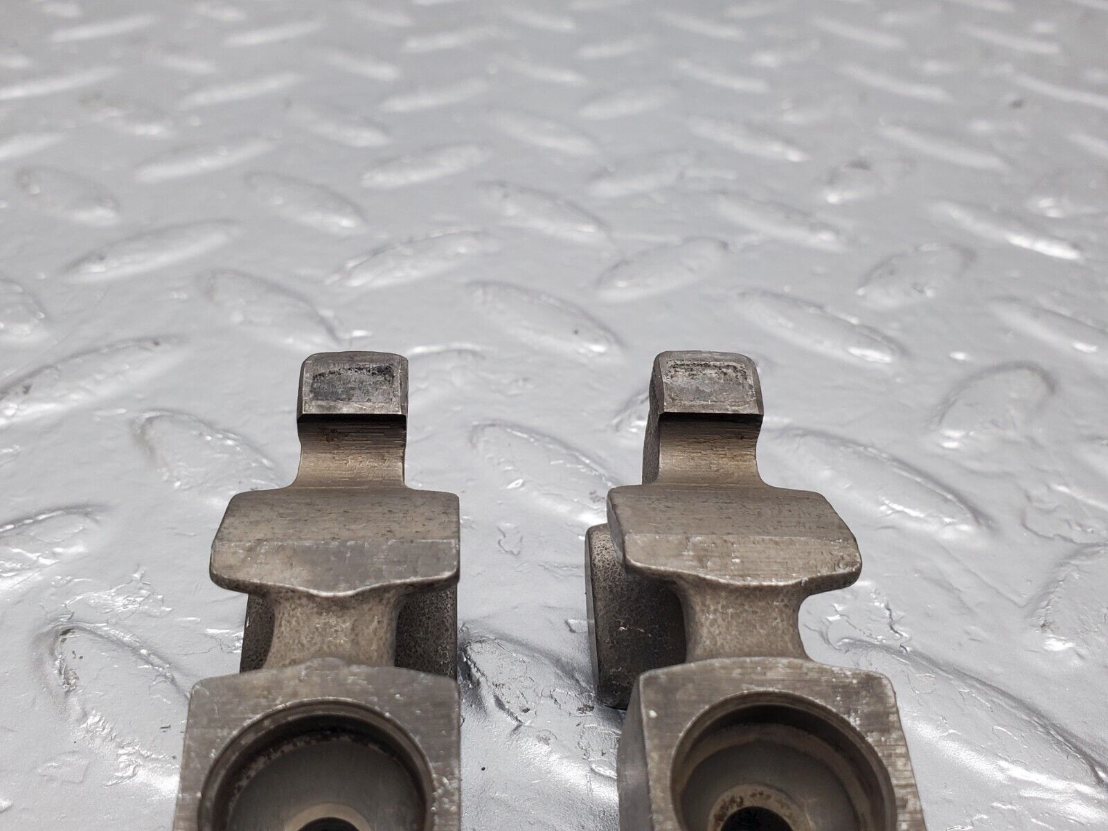 45480 Mercedes-Benz 280E M110.988 Valve Rocker Arm With Retaining Spring