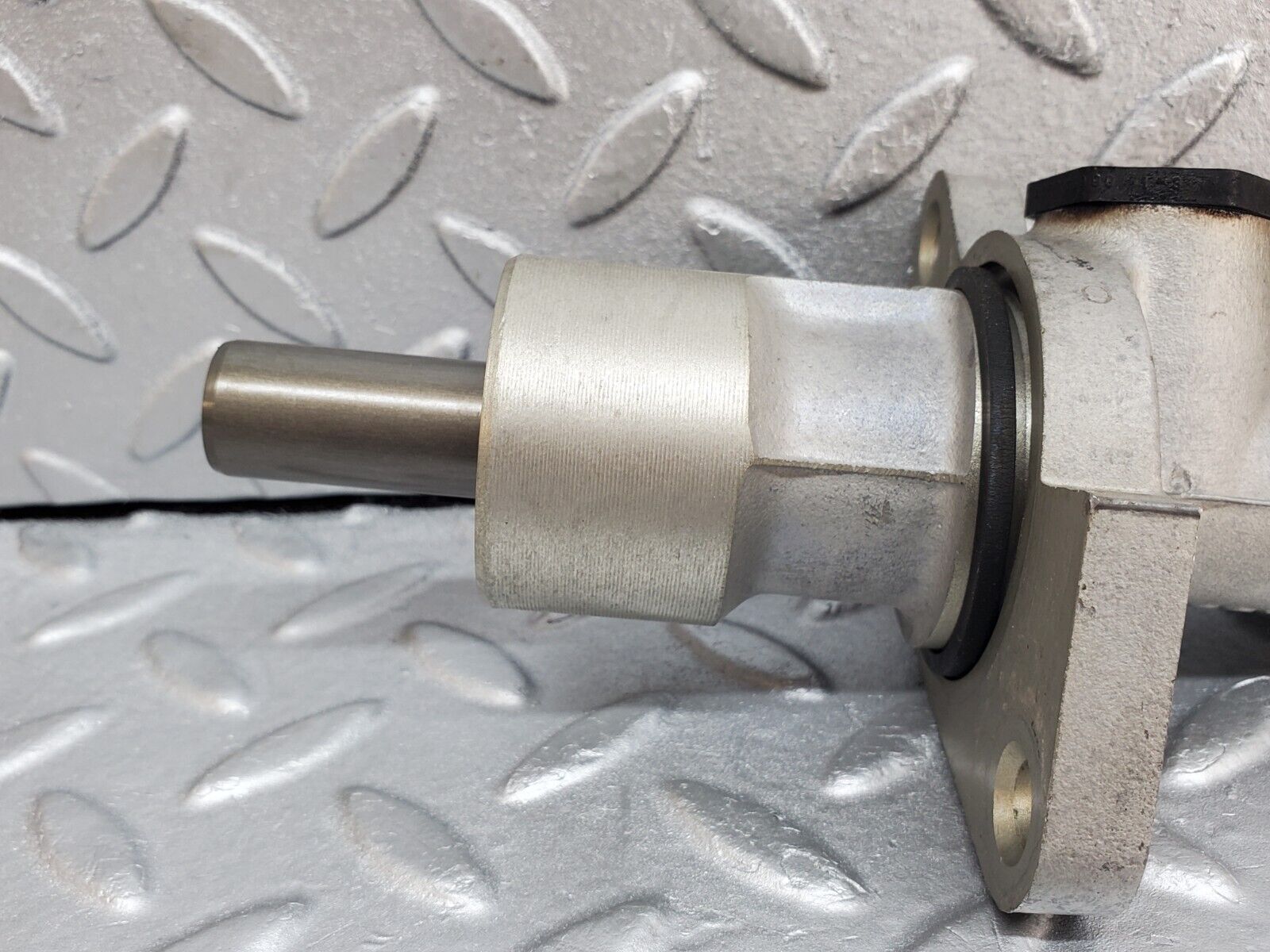 44674 Mercedes-Benz W124 220E Brake Master Cylinder