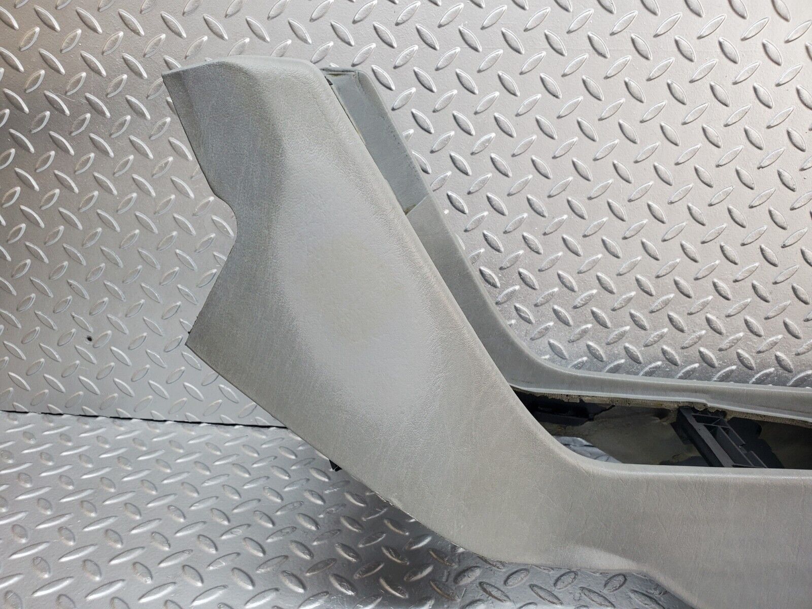 44679 Mercedes-Benz W124 220E Centre Console Grey