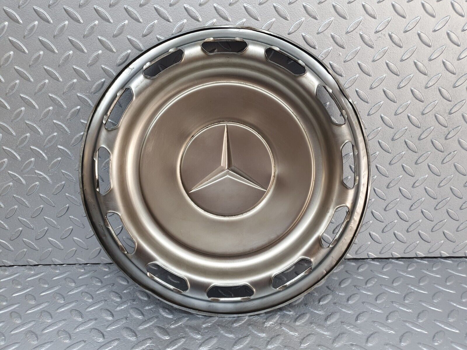 43230 Mercedes-Benz W108 280SE Wheel Hub Cap 14''