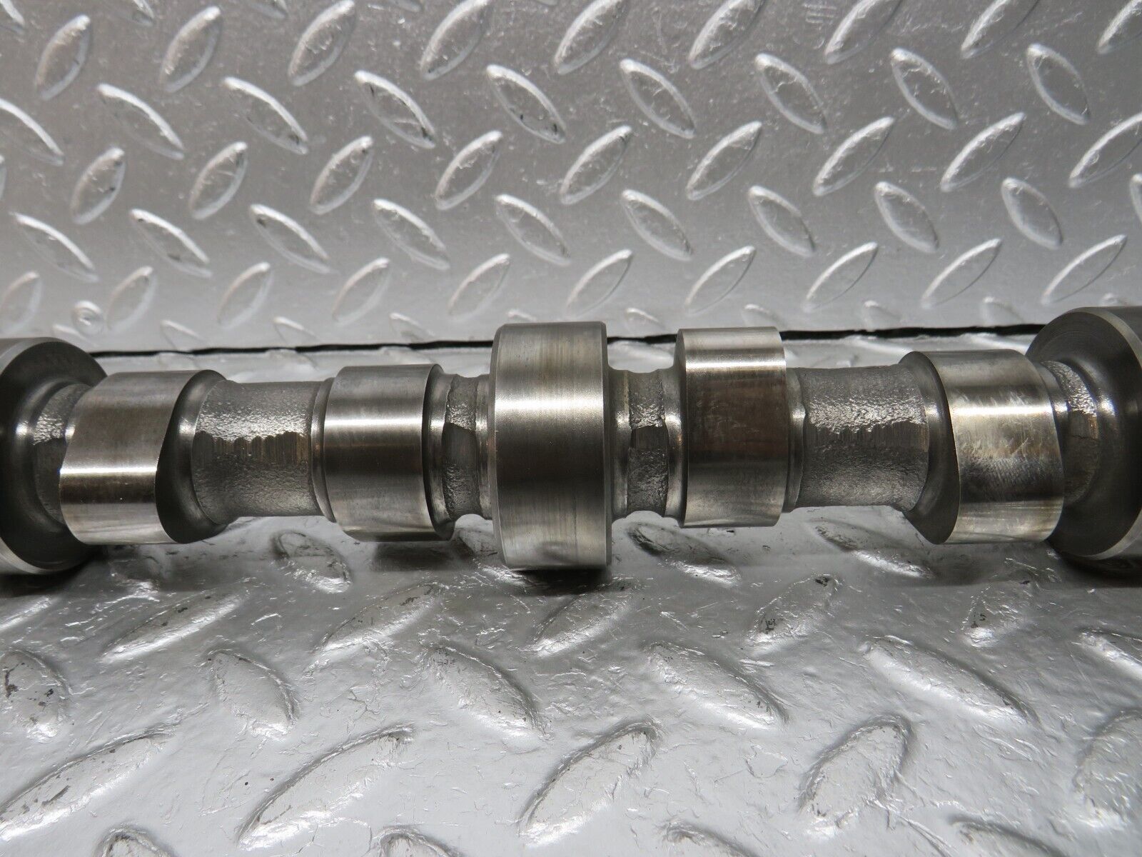 33023 Mercedes-Benz C107 R107 350 V8 Camshaft Left Side 1160514601