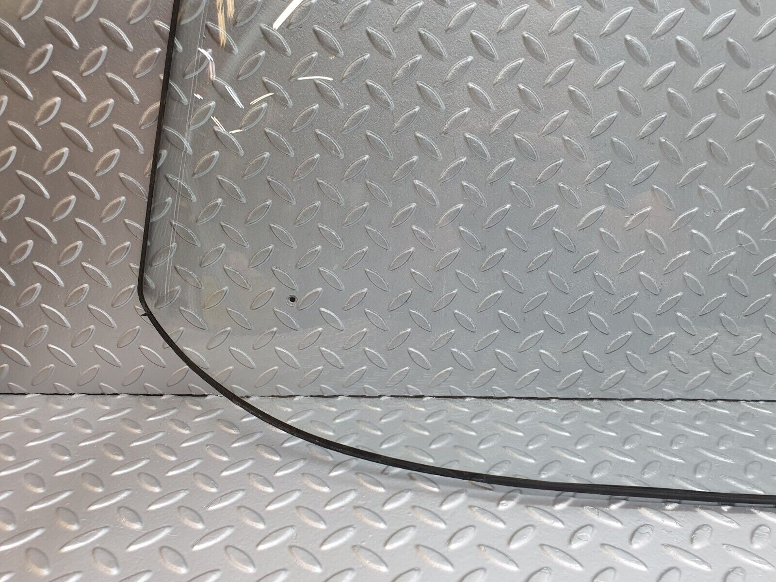 43217 Mercedes-Benz W108 280SE Rear Heated Windscreen