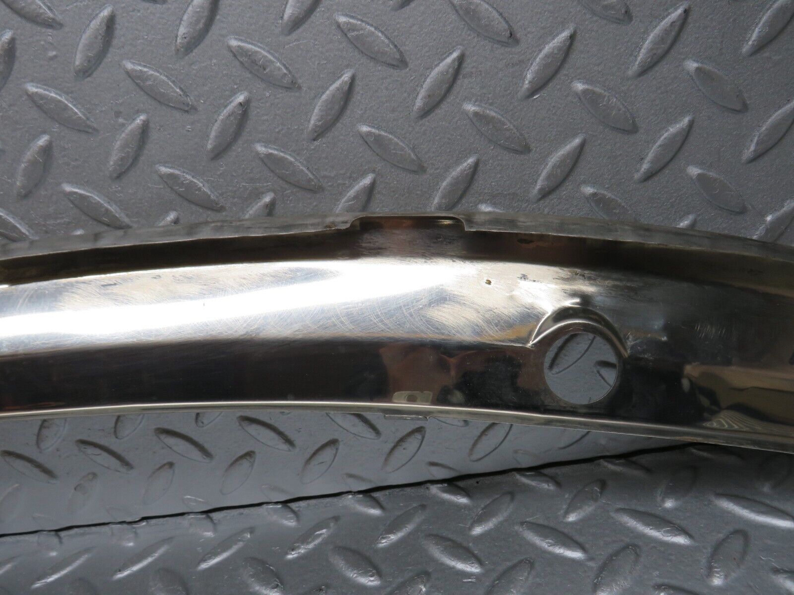 39168 Mercedes-Benz R107 500SL Windscreen Top Chrome Trim