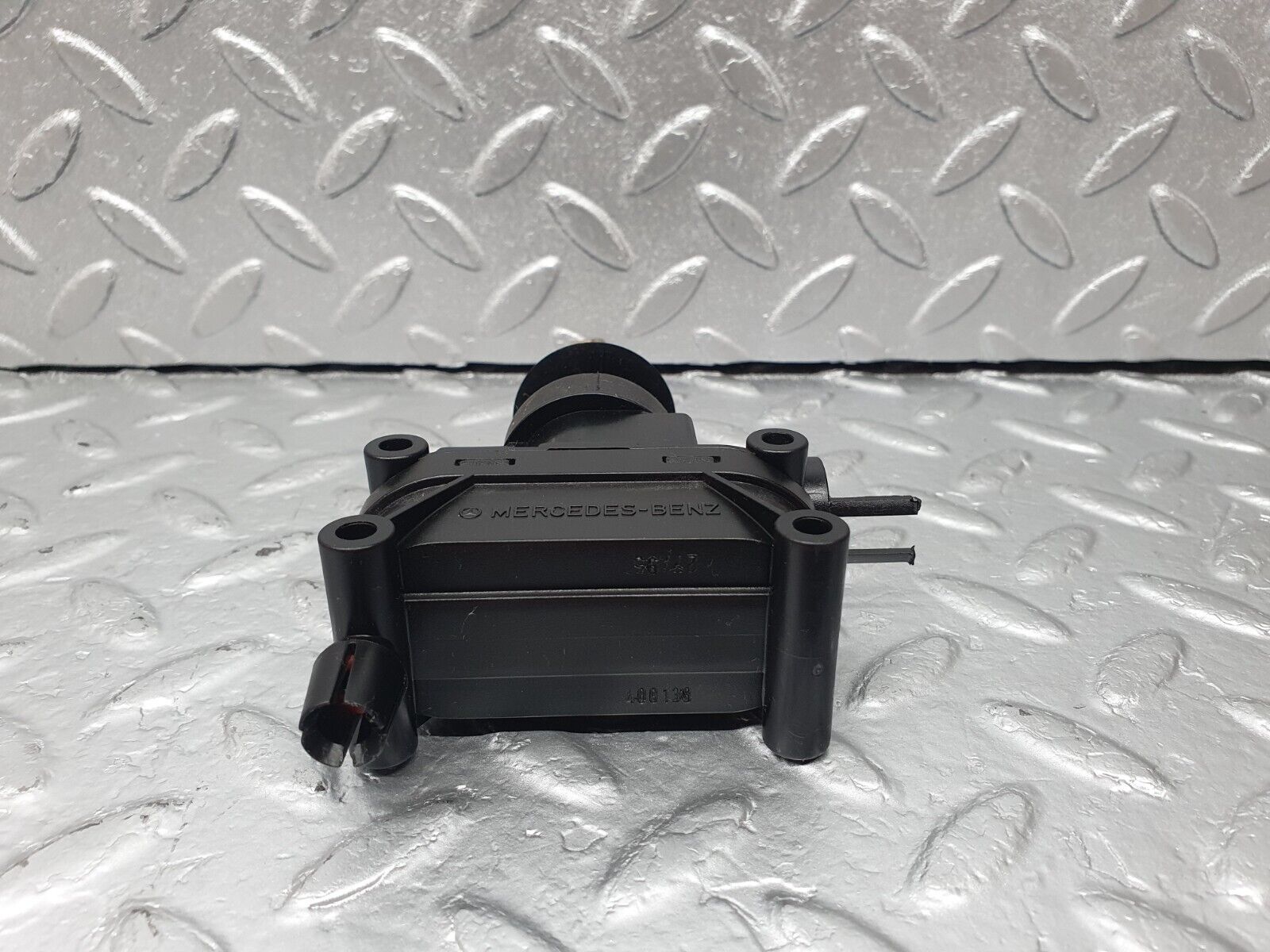 42478 Mercedes-Benz R129 320SL Coupe Right Door Lock Vacuum Actuator