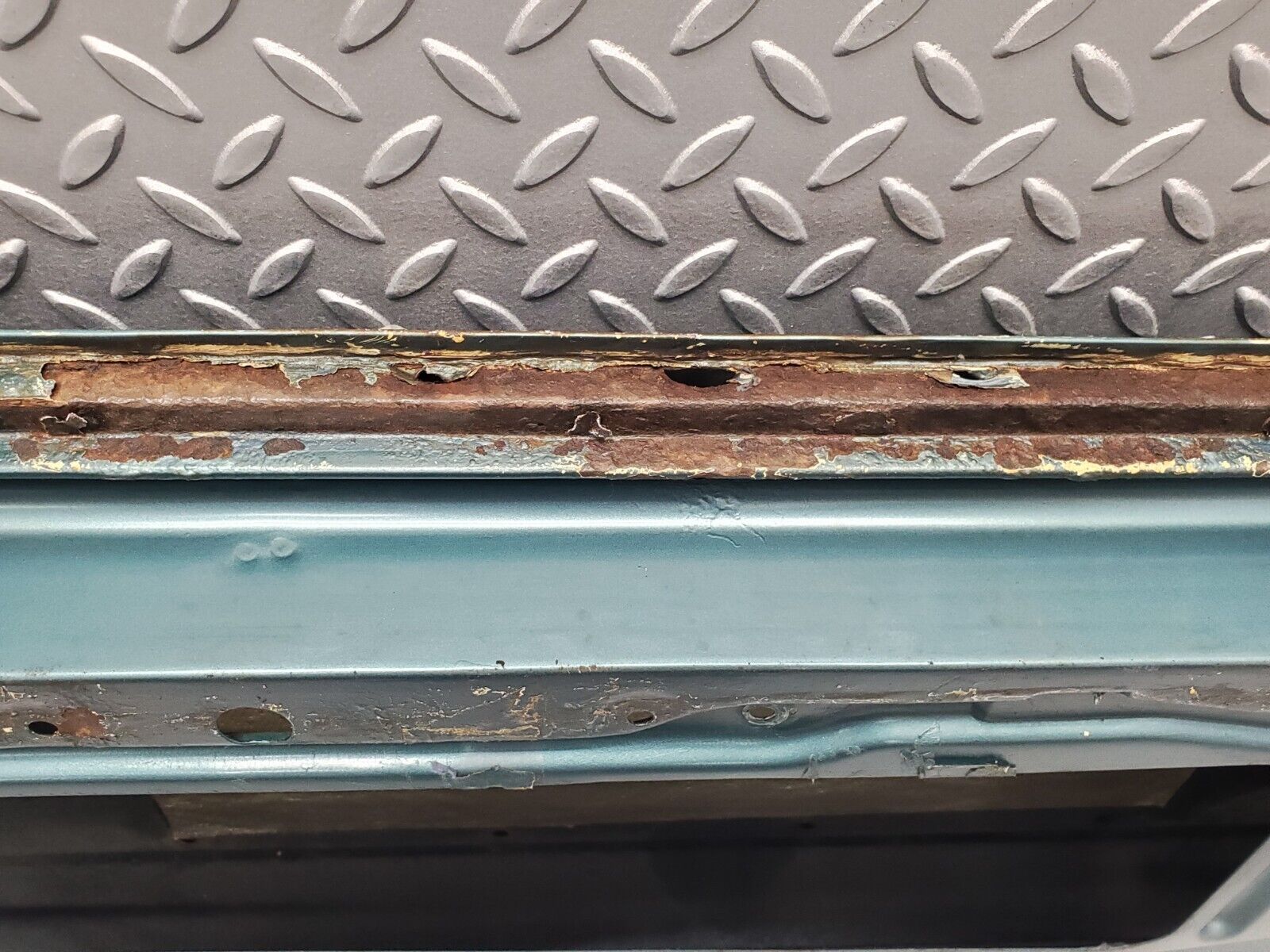 46557 Mercedes-Benz C123 280CE Coupe Left Door