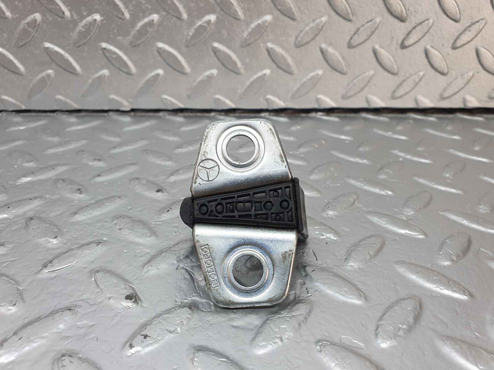 42889 Mercedes-Benz W201 190 2.0L Door Lock Latch