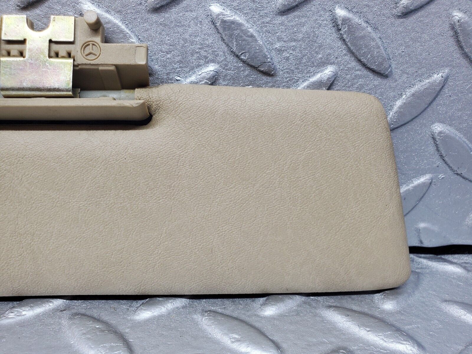 45593 Mercedes-Benz W126 420SE Middle Sun Visor Beige