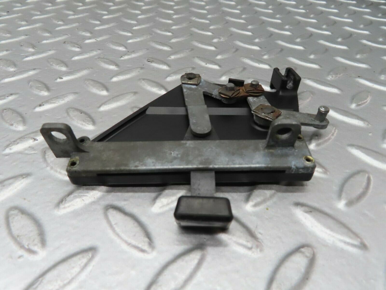 15607 Mercedes-Benz R107 450SL Air Vent Control Lever Right 1078300485