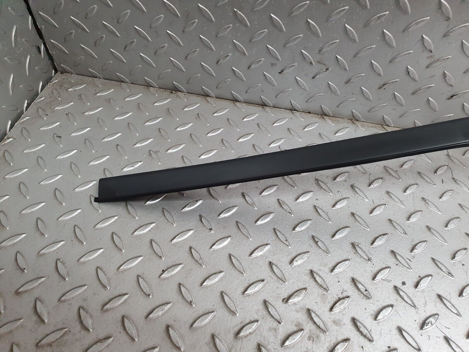 41713 Mercedes-Benz W124 200E Roof Chrome Trim Left Side 1246900397