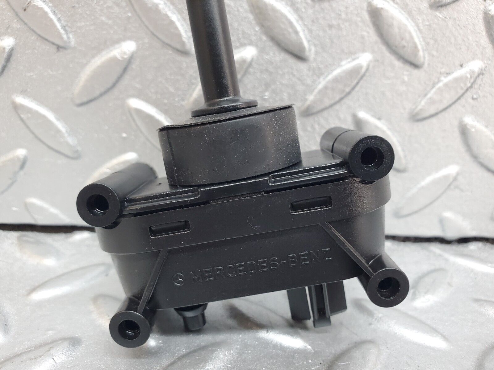 44756 Mercedes-Benz W124 220E Door Lock Vacuum Actuator Front Left