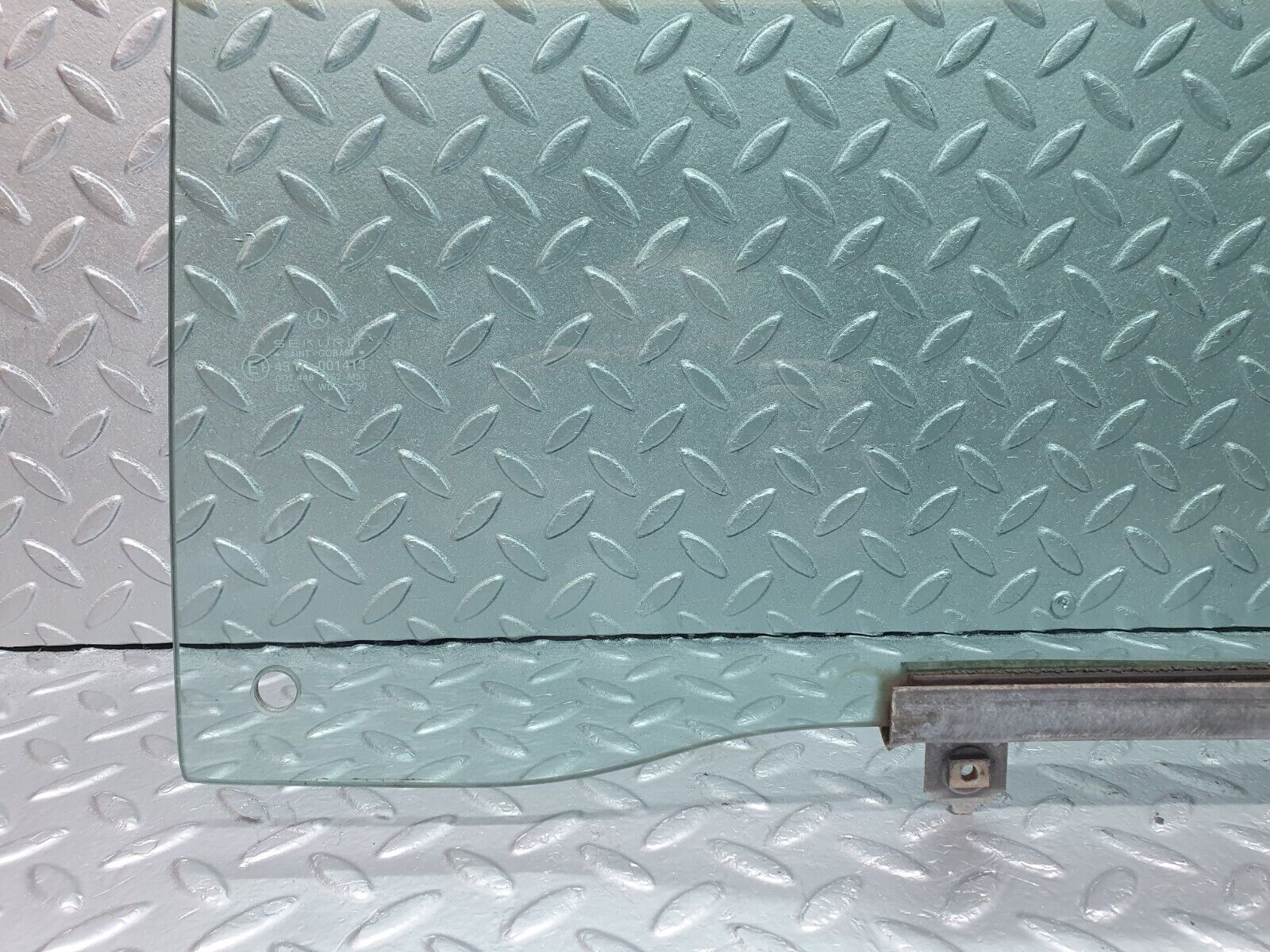 42411 Mercedes-Benz R129 320SL Coupe Left Door Window Glass