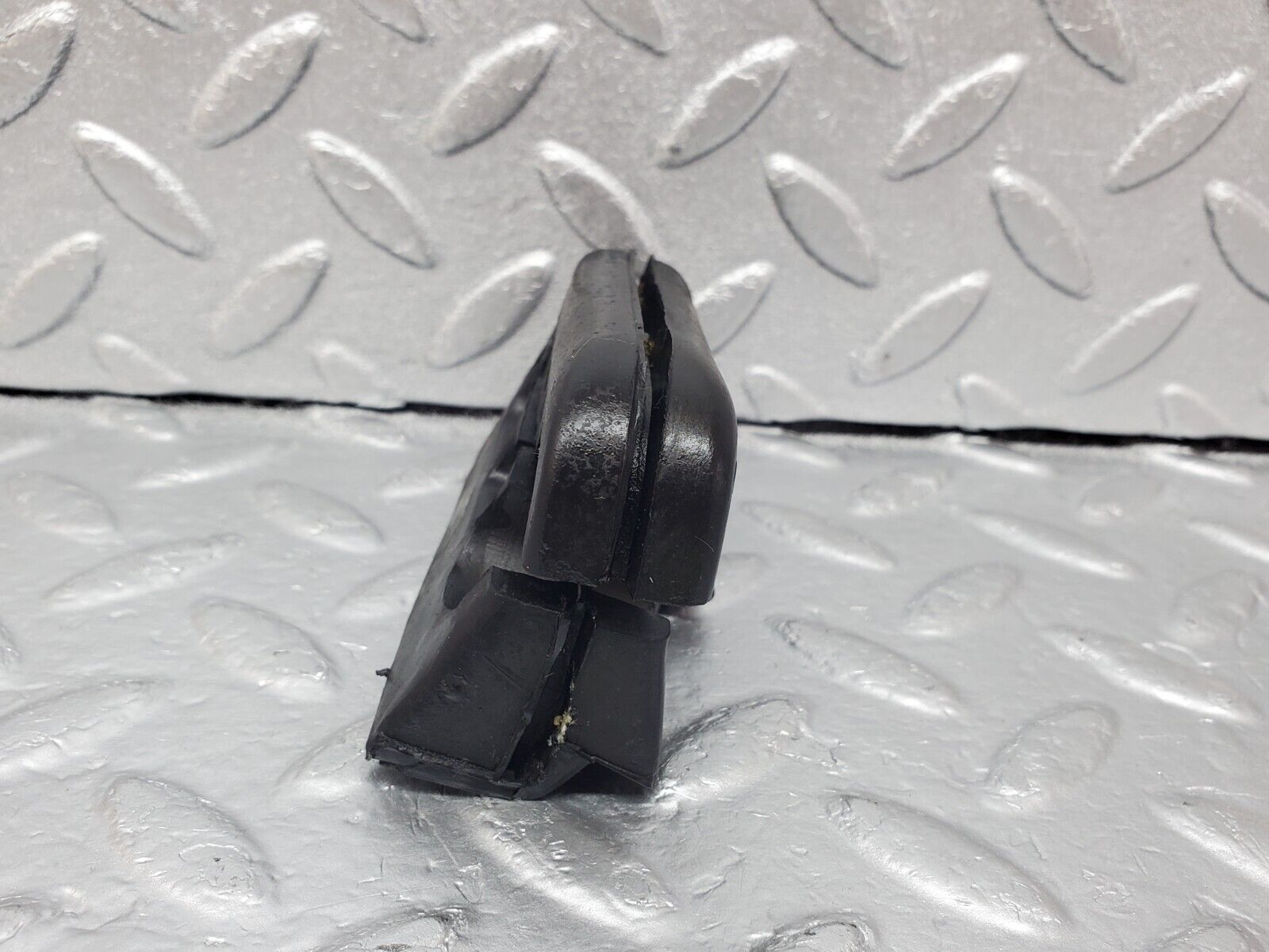 45726 Mercedes-Benz W126 420SE Firewall Grommet Left Side 1269972081