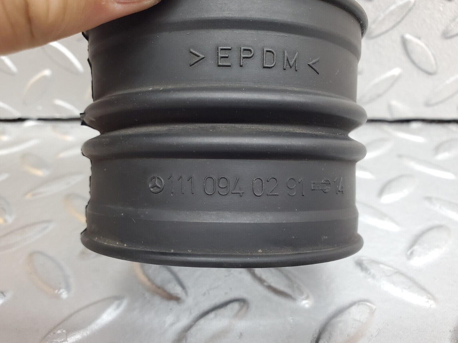 44761 Mercedes-Benz W124 220E Air Intake Pipe 110940291