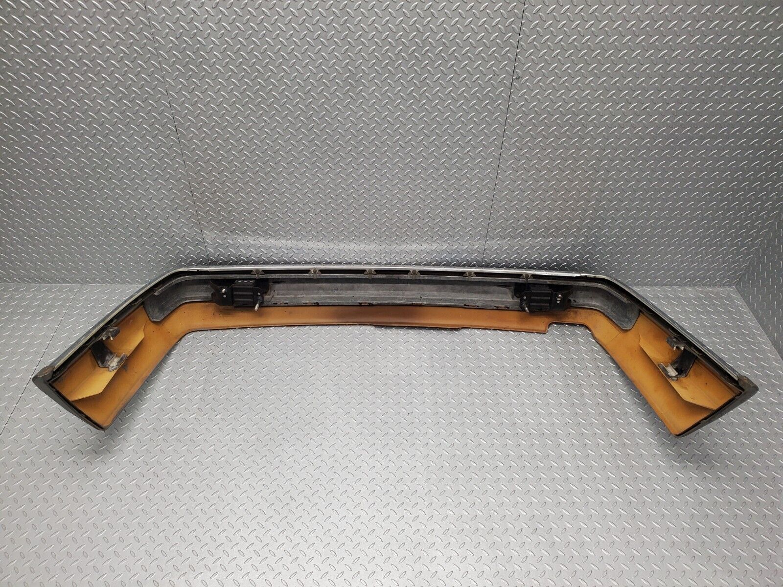 46074 Mercedes-Benz W126 420SE Rear Bumper 1268851105