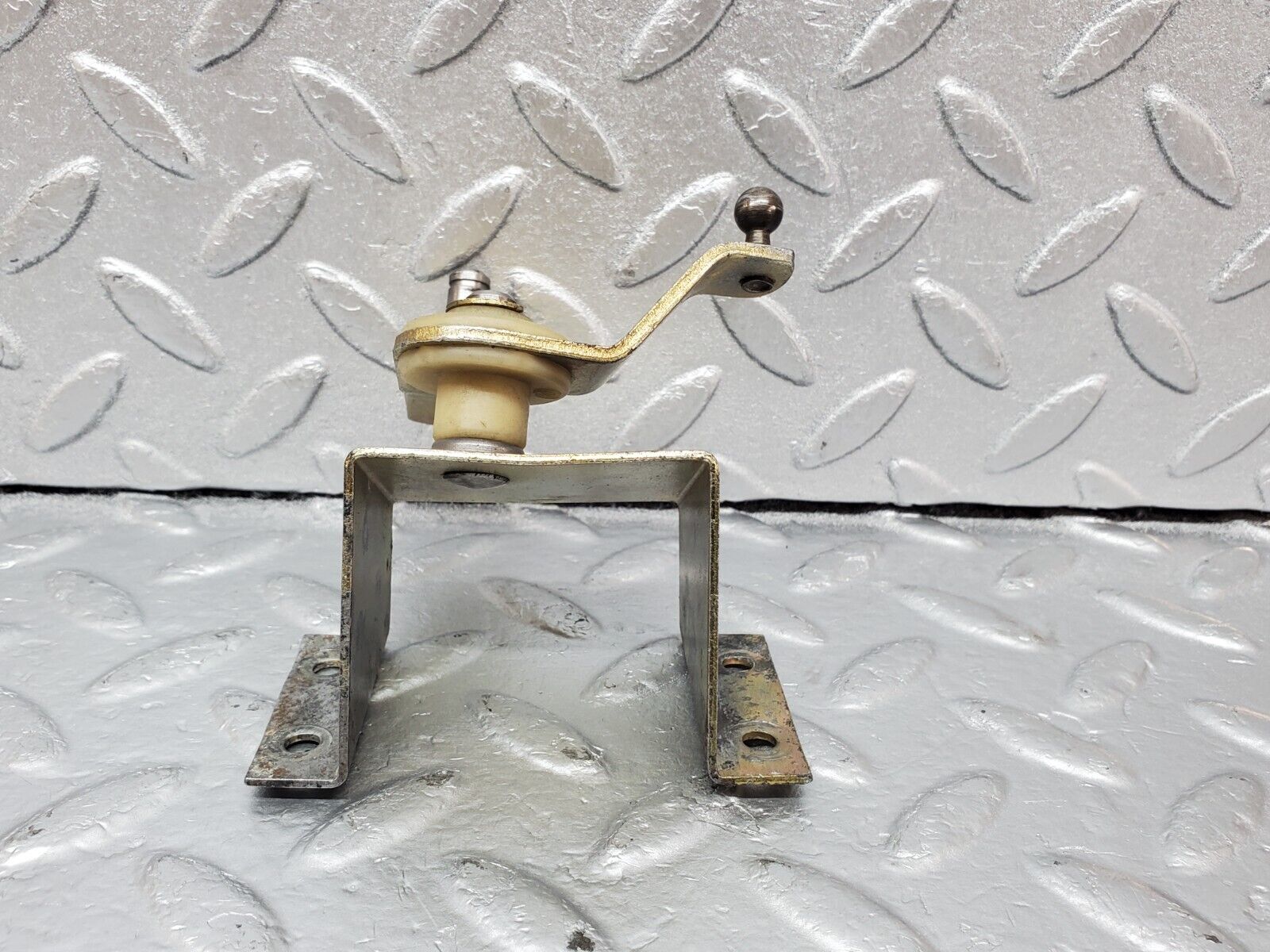 45782 Mercedes-Benz W126 420SE Throttle Linkage