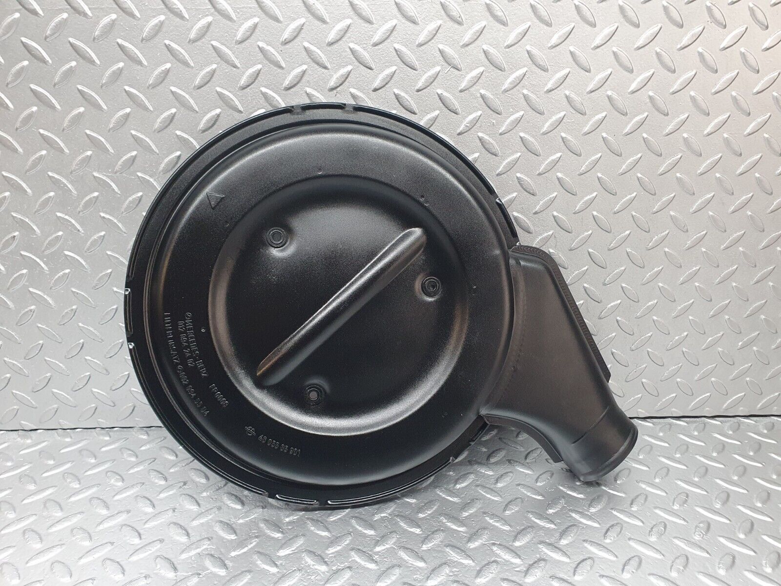 42818 Mercedes-Benz W201 190 2.0L Air Filter Box Housing Cap 0120942402