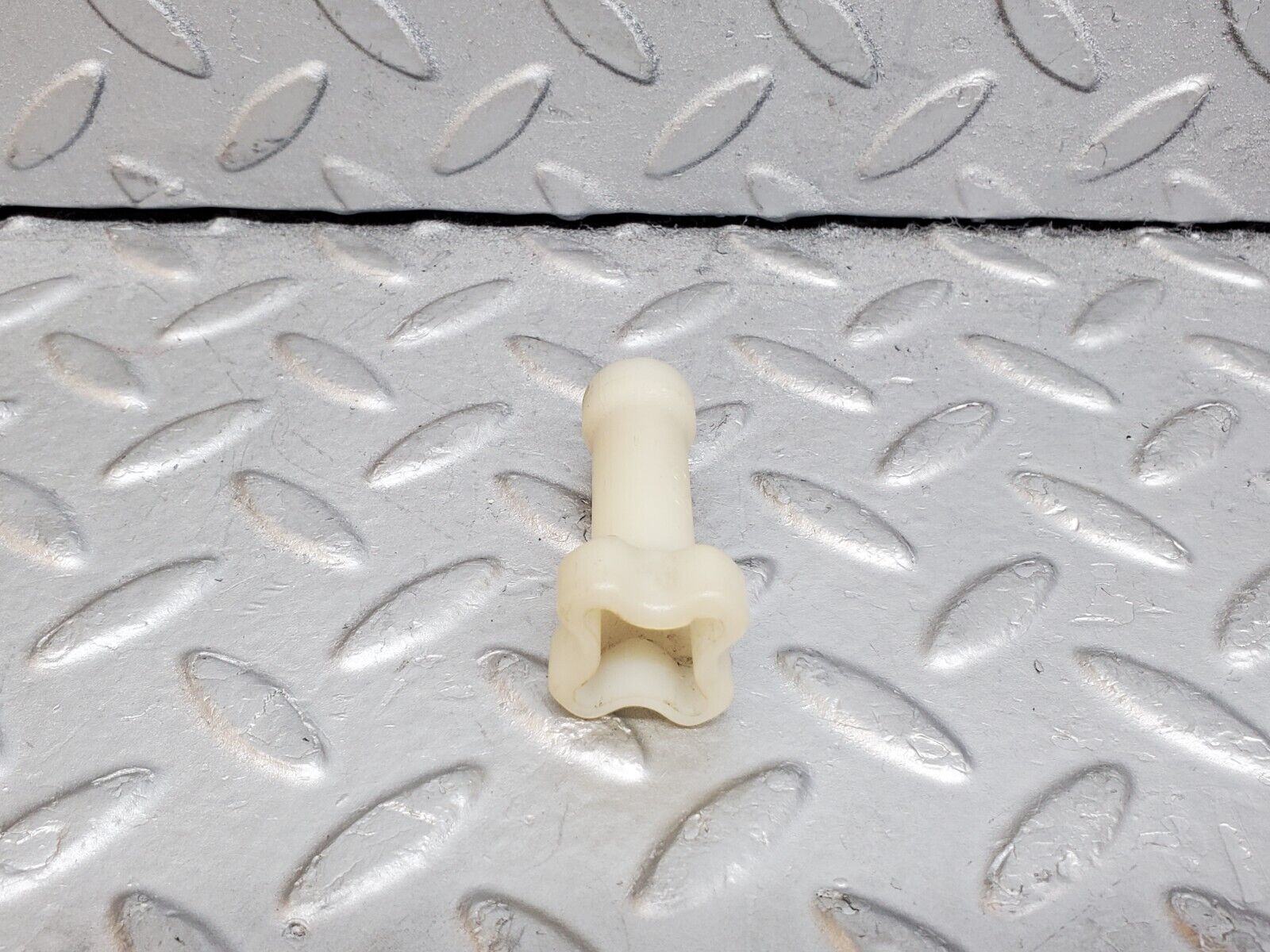 44800 Mercedes-Benz W124 220E Windscreen Washer Reservoir Holder 2018690028