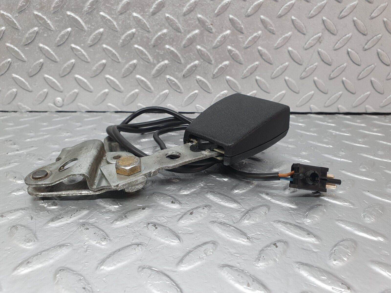 43865 Mercedes-Benz C126 380SEC Coupe Front Right Seat Belt With Buckle 1268603269