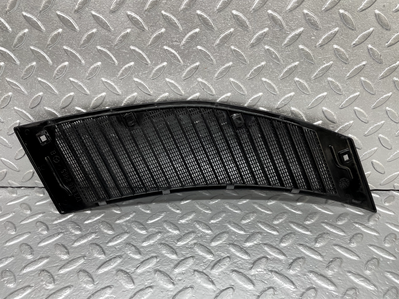 44276 Mercedes-Benz W123 280E Air Intake Grill Left Side 1238362965