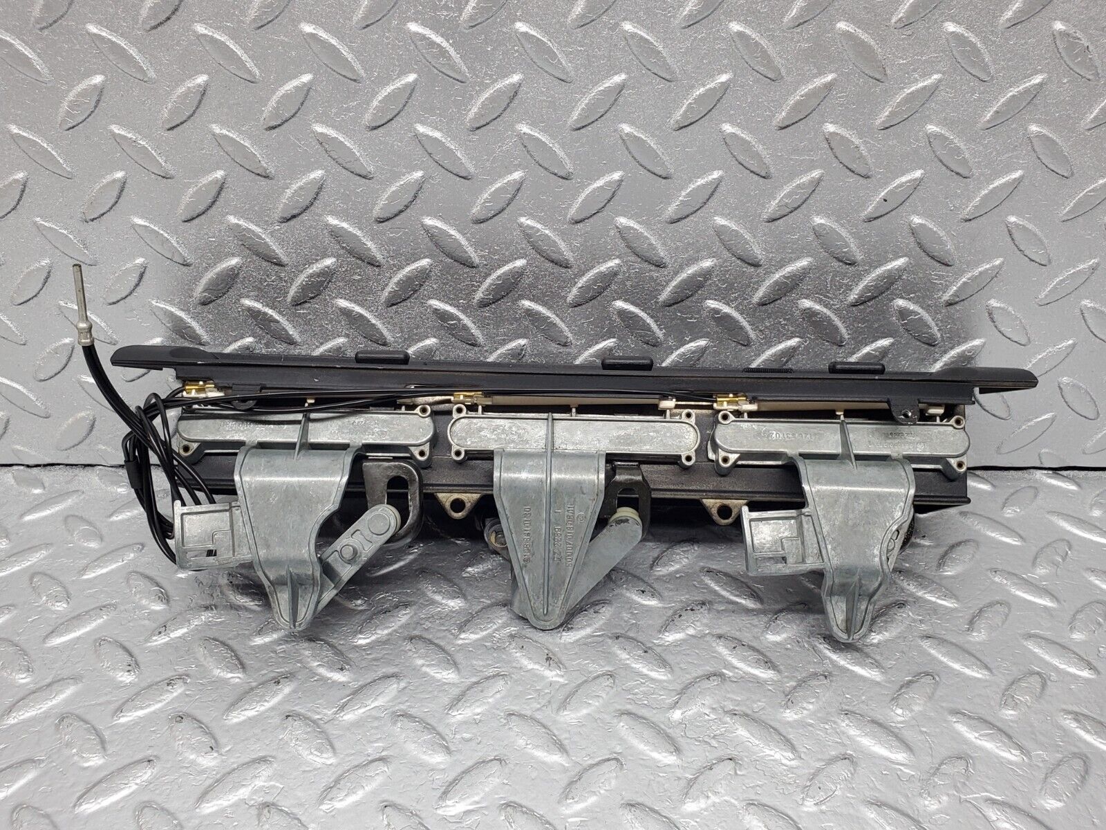 45925 Mercedes-Benz W126 420SE Dashboard Centre Air Vent 1268300654 1268310030 1268310130