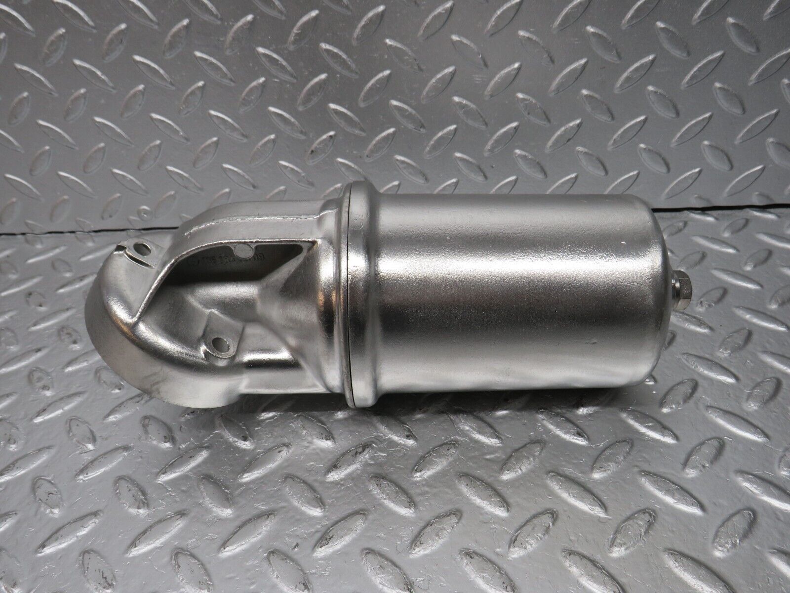 33078 Mercedes-Benz C107 R107 350 V8 Oil Filter Housing 1161840309