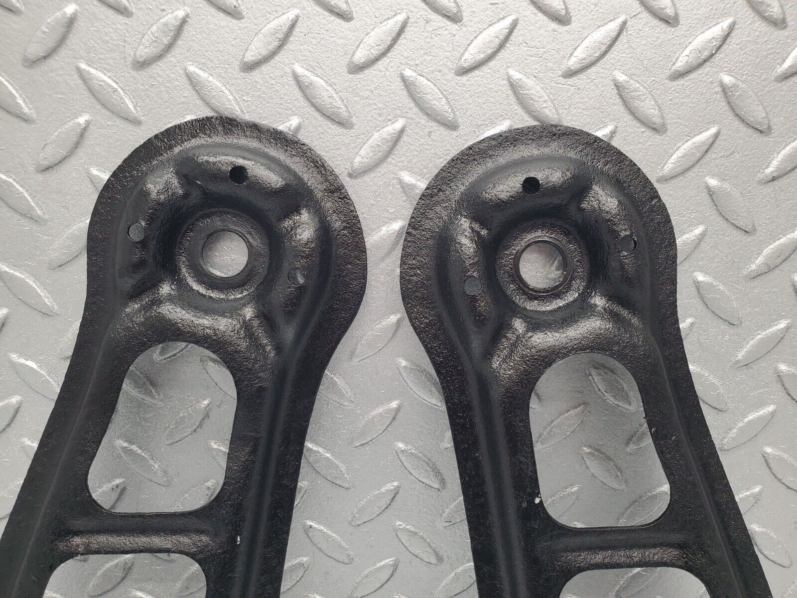 46567 Mercedes-Benz C123 280CE Coupe Rear Suspension Axle Mounting Bracket