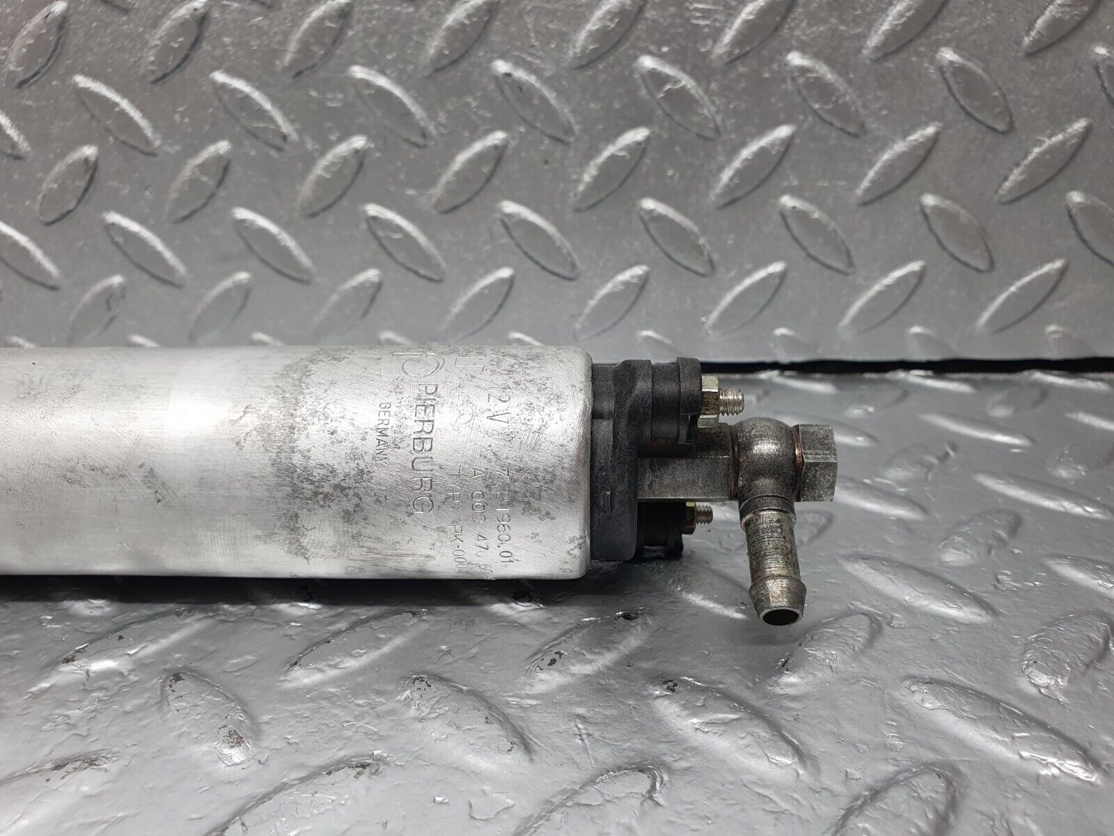 42921 Mercedes-Benz W201 190 2.0L Fuel Pump Pierburg 0004706094 7.21960.01