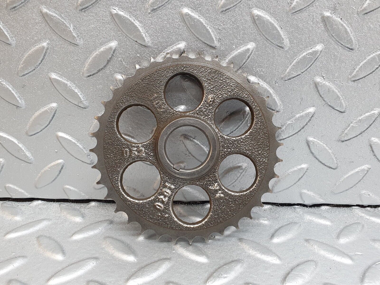 43068 Mercedes-Benz W123 Camshaft Timing Gear 1020520201