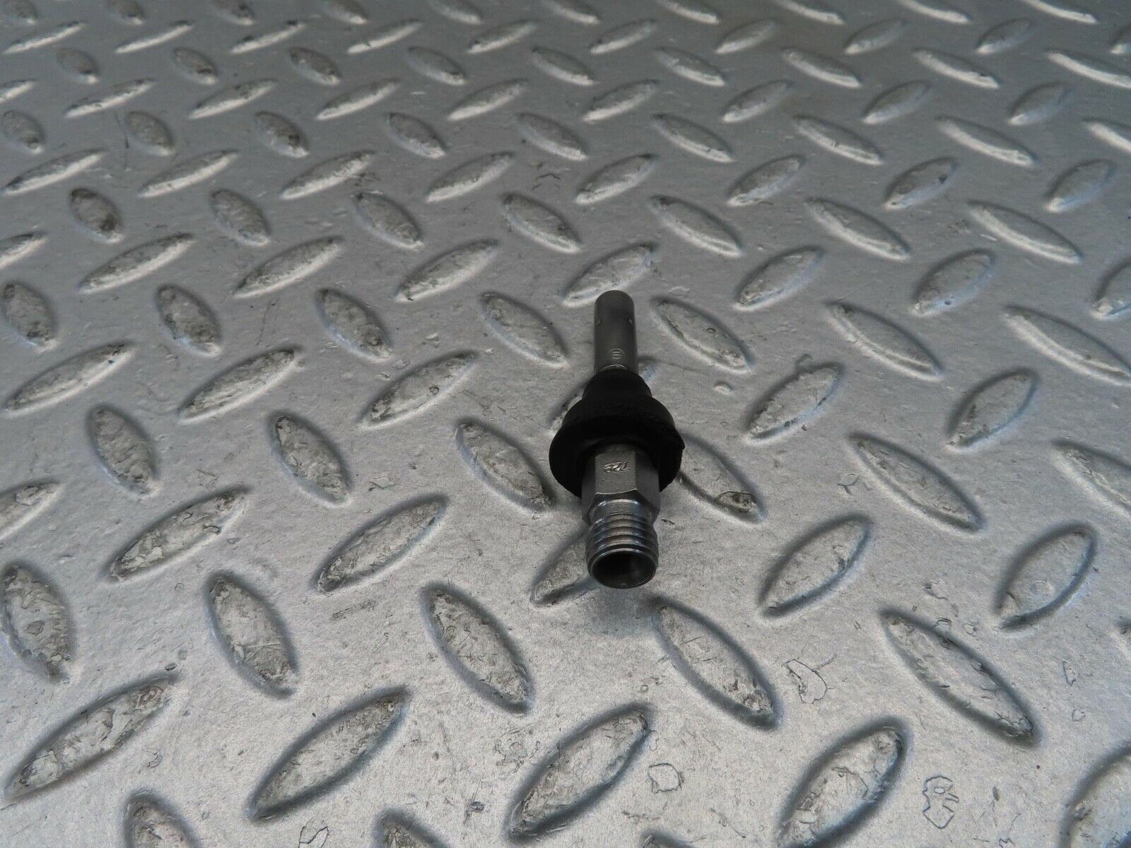 11034 Mercedes-Benz R107 W116 Fuel Injector Bosch 0437502010