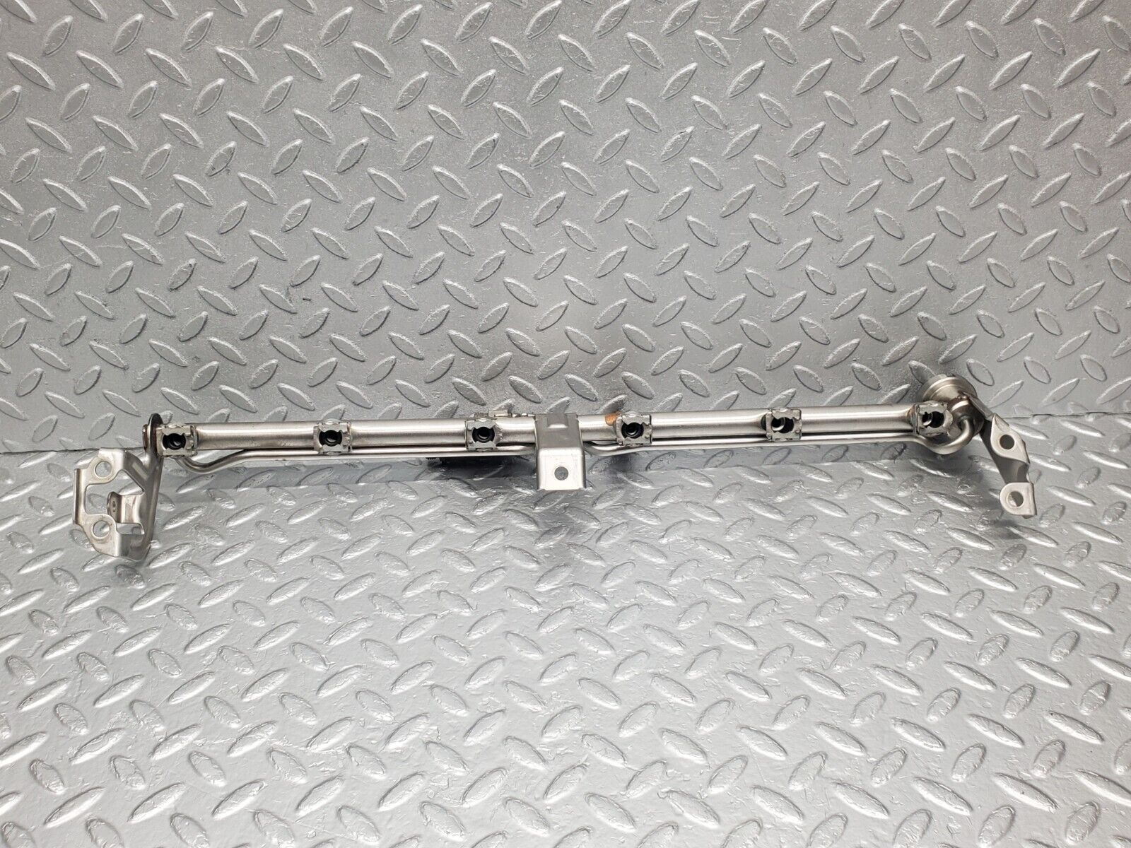 46173 Mercedes-Benz W124 280E Fuel Injector Rail With Pressure Regulator 0000781589