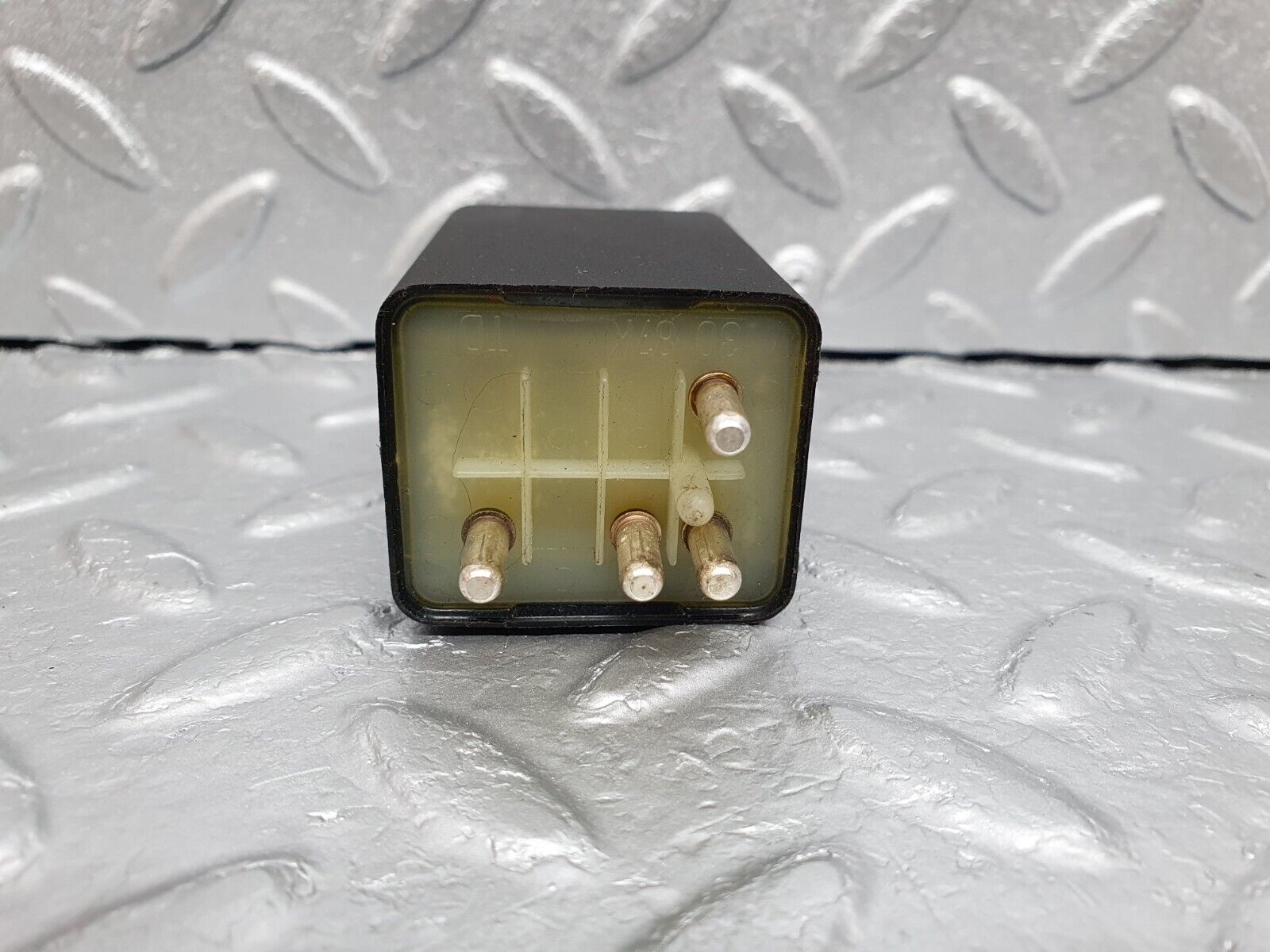 41639 Mercedes-Benz W124 200E Multi Purpose Relay 0015457305