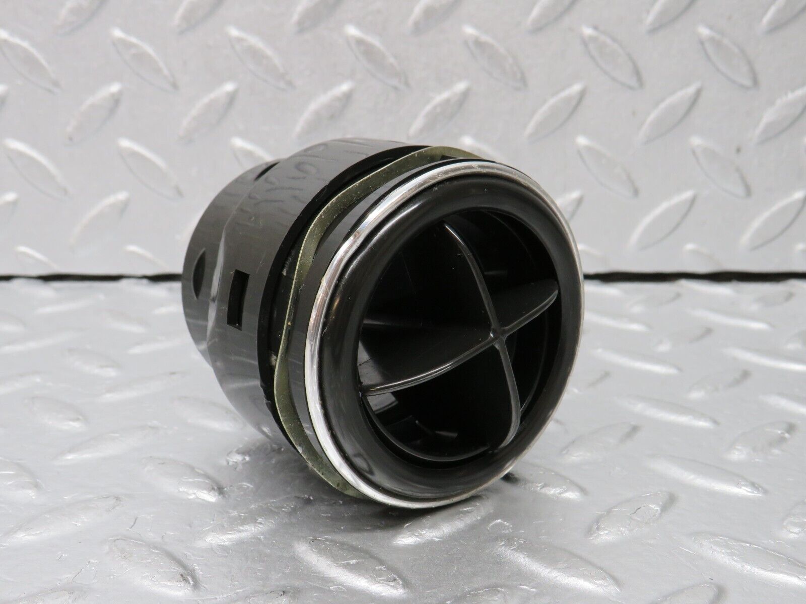 39182 Mercedes-Benz R107 500SL Dashboard Air Vent