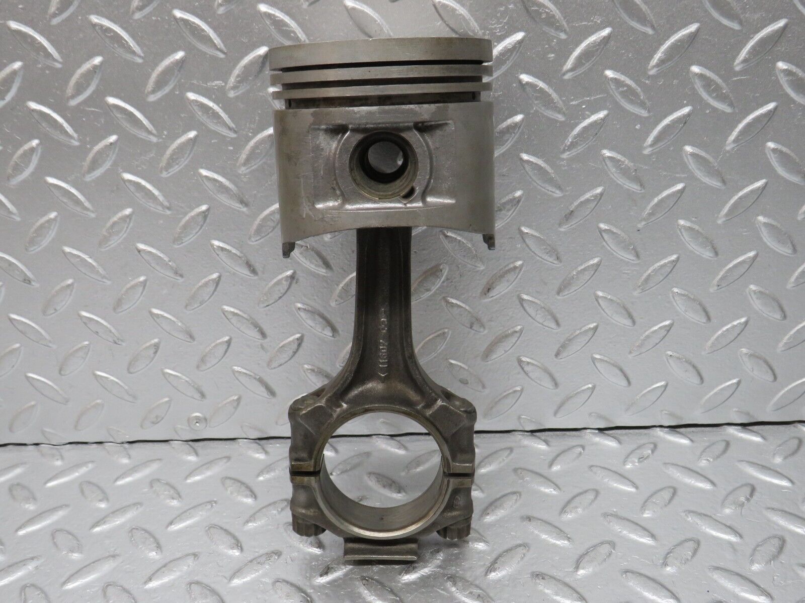 32774 Mercedes-Benz C107 R107 350 V8 Piston With Connecting Rod 92mm 11607