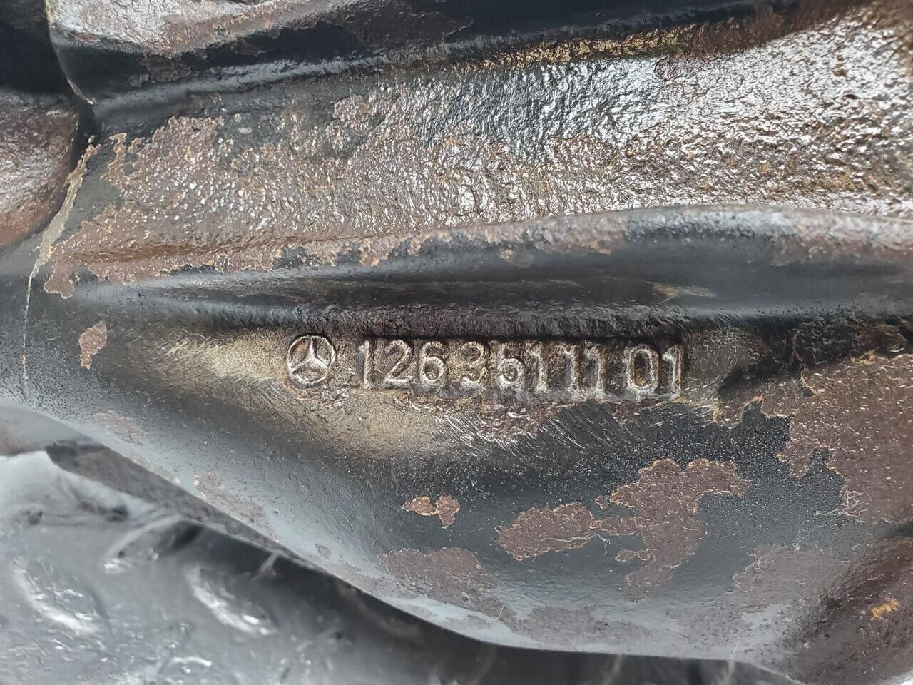 34670 Mercedes-Benz C126 380SEC Coupe Rear Differential Housing 1263511101