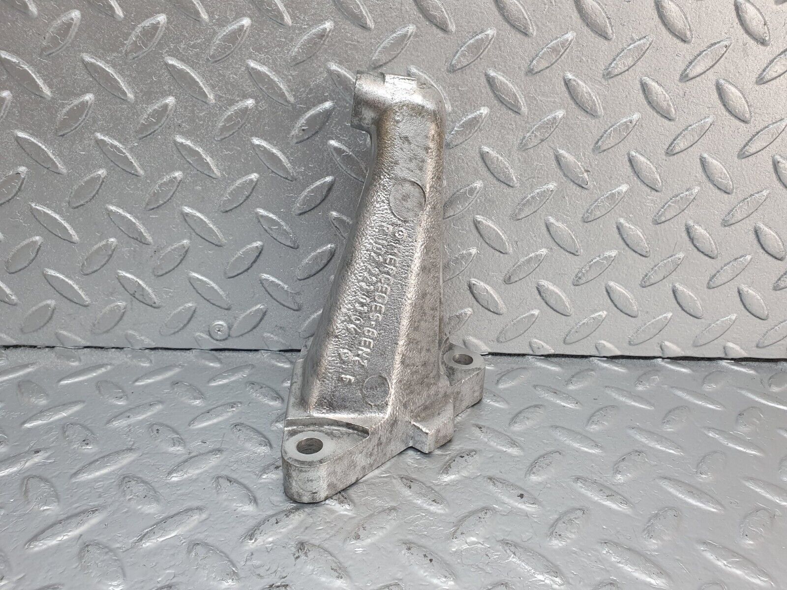 44013 Mercedes-Benz C123 230CE Coupe Engine Mount Bracket Right 1022230304