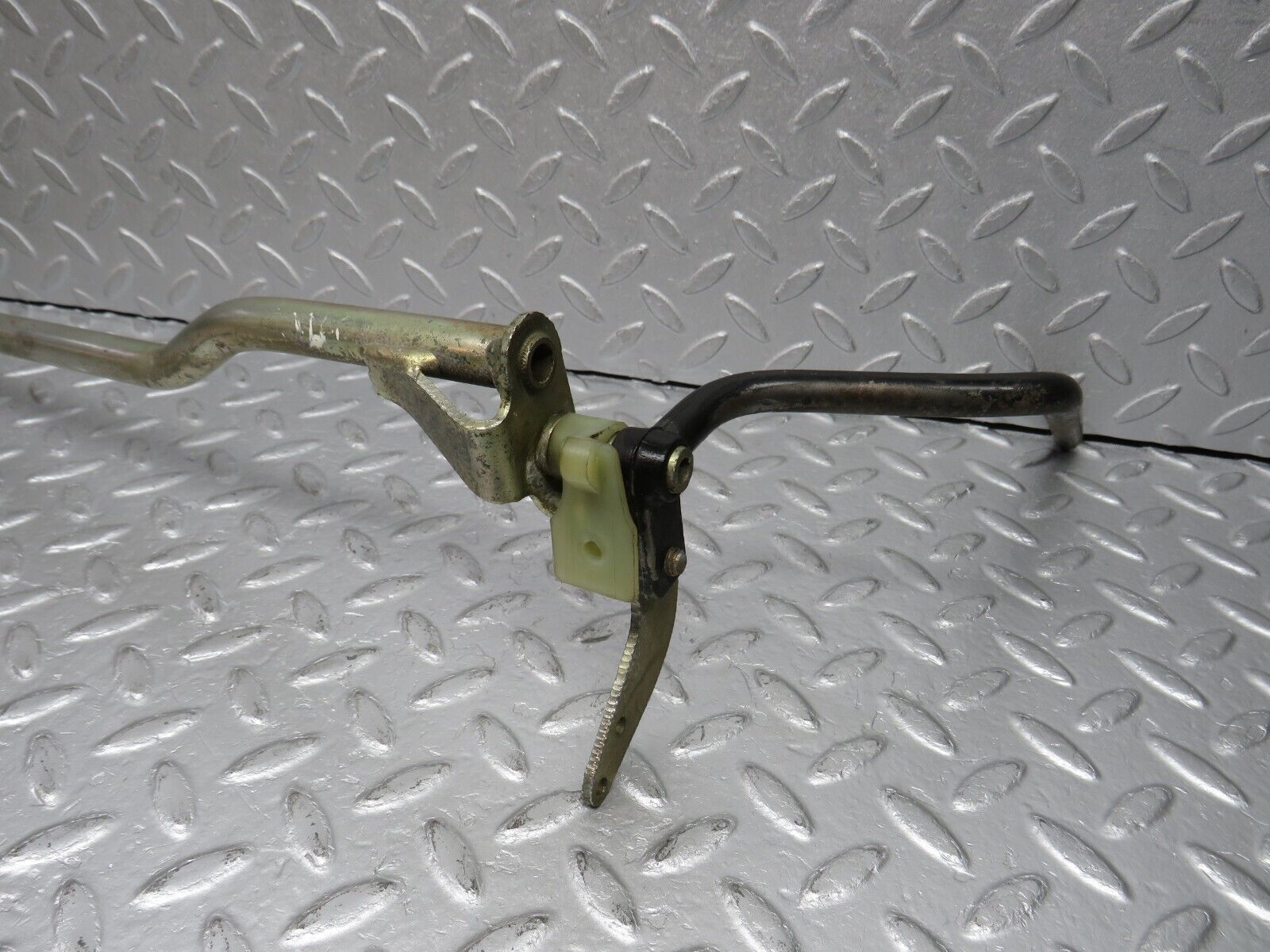 39215 Mercedes-Benz R107 500SL Accelerator Pedal Linkage