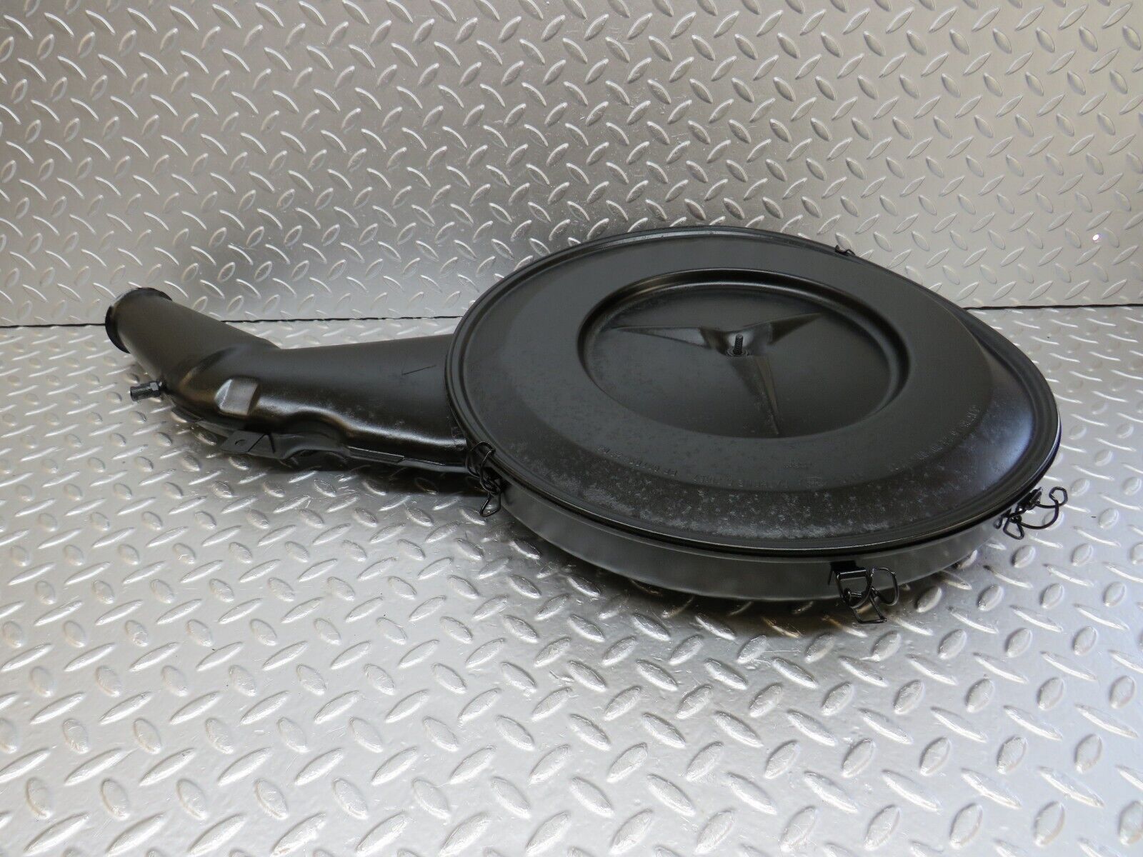 33558 Mercedes-Benz C107 R107 Air Filter Box Housing 0070942702