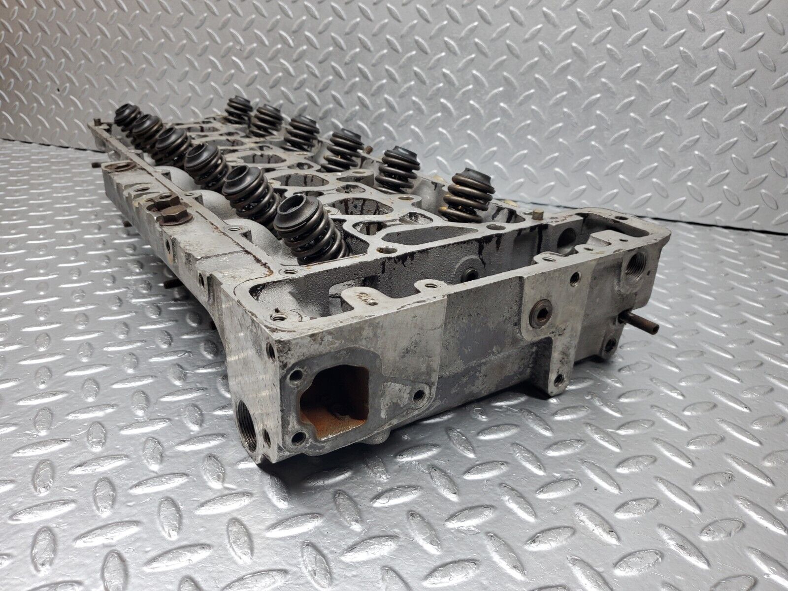 44552 Mercedes-Benz W123 280E Cylinder Head 1100161901