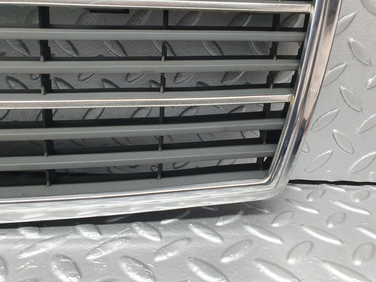 41801 Mercedes-Benz W202 C200 Bonnet Grill Chrome 2028880323