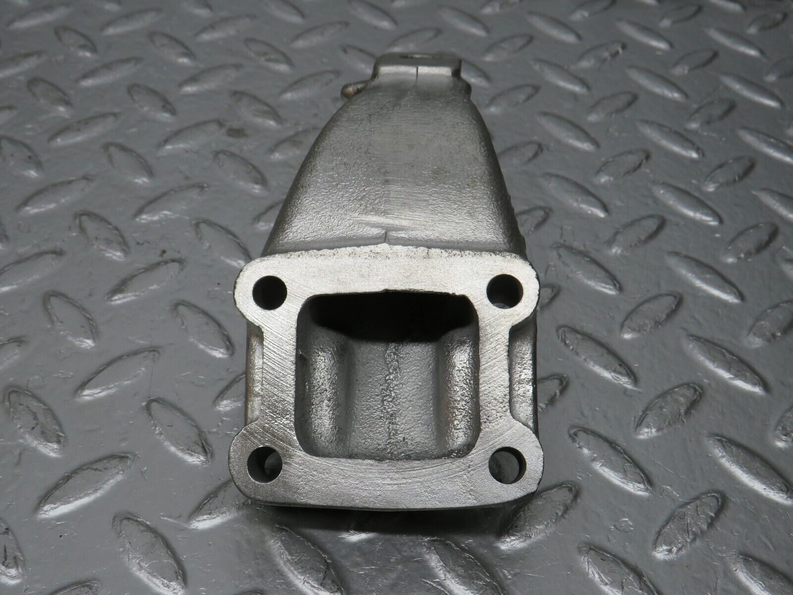 32951 Mercedes-Benz C107 R107 450 V8 Engine Mount Bracket Left 1162234404