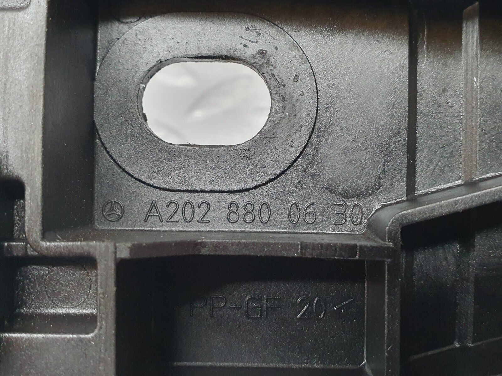 41749 Mercedes-Benz W202 C200 Rear Bumper Bracket 2028800630